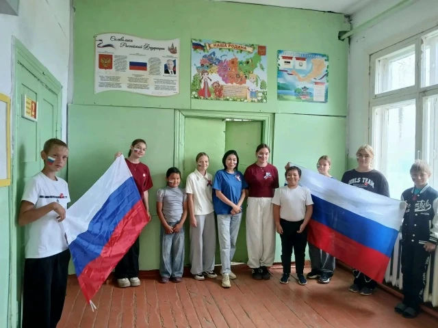 🇷🇺 День российского флага в нашей школе прошёл ярко и незабываемо!