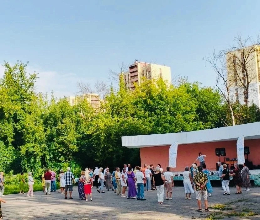 Летний вайб: танцуем каждое воскресенье!

Июль нас балует! А мы радуем гостей нашего парка танцами п