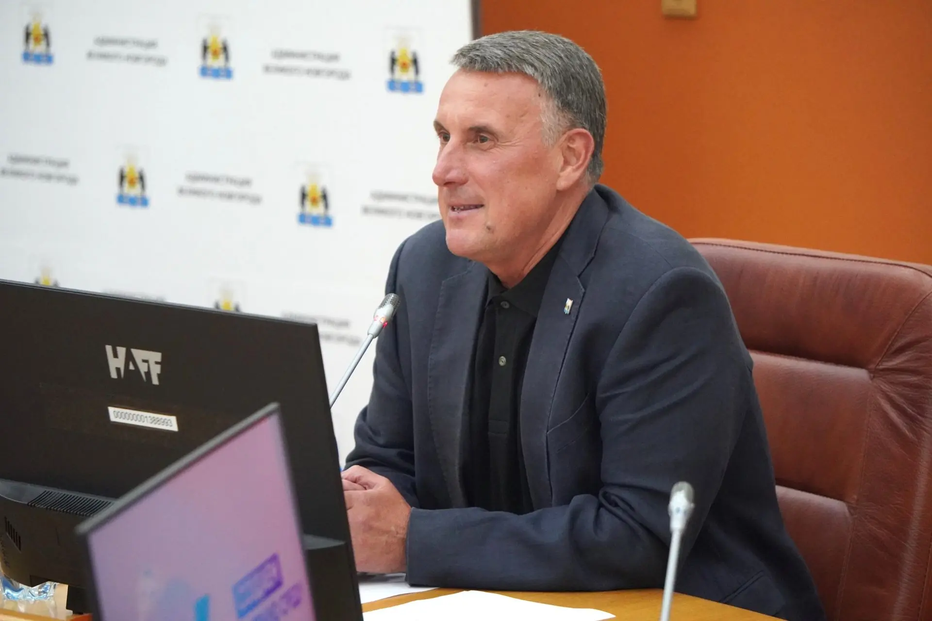 Уважаемые Новгородцы!

Сегодня в большом зале Администрации Великого Новгорода вместе с депутатом Го