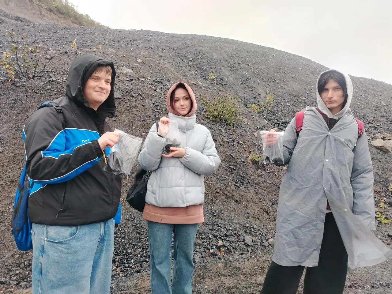 ✅Юннаты Первых изучили месторождение «вулканического стекла» 🌋