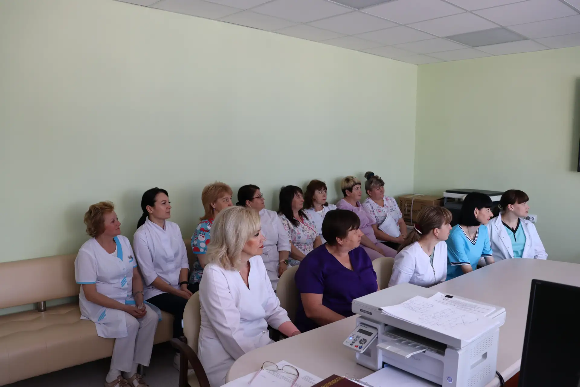 ✨ Инвестировать может каждый — даже врач или медсестра! ✨