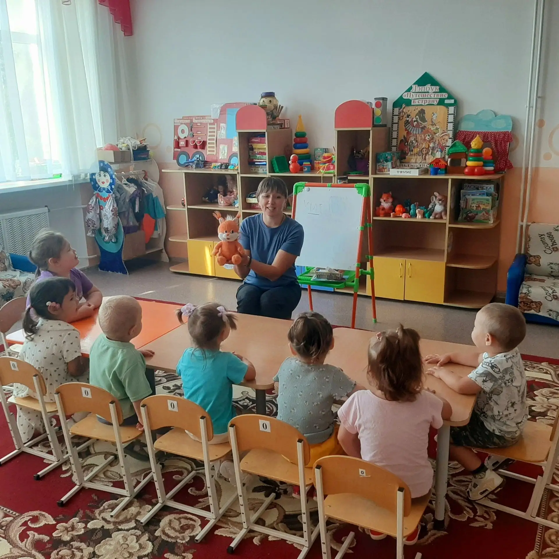 Сегодня в нашей группе прошло занятие по аппликации «Грибочки для белочки»