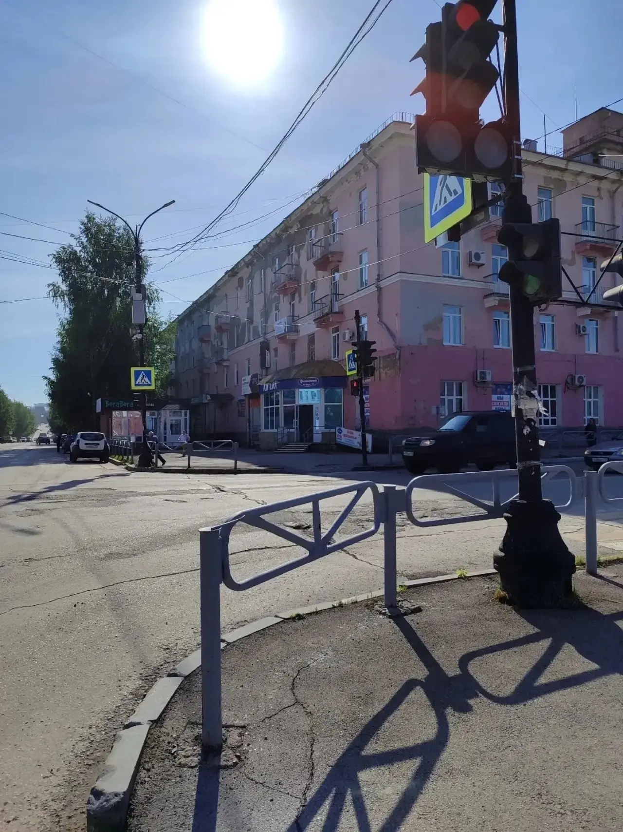 В Лысьве идет капитальный ремонт многоквартирного дома по адресу: улица Мира, 10. Это н...