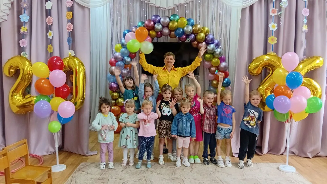 С Днём защиты детей и началом лета!
