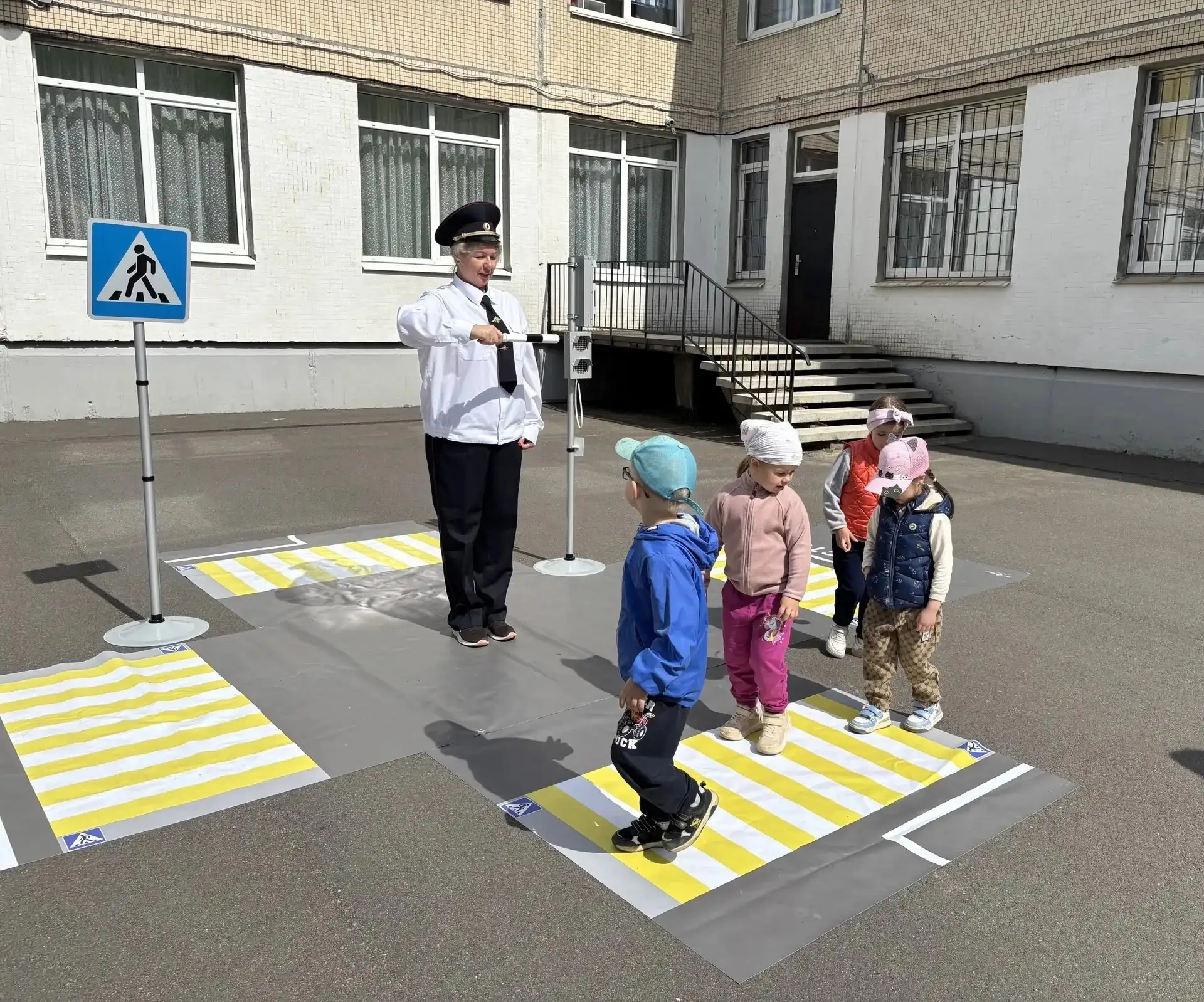 🌸☀️ Завершилась первая неделя летней оздоровительной кампании. 

🚒🚑🚓 Темой недели было «Здравств