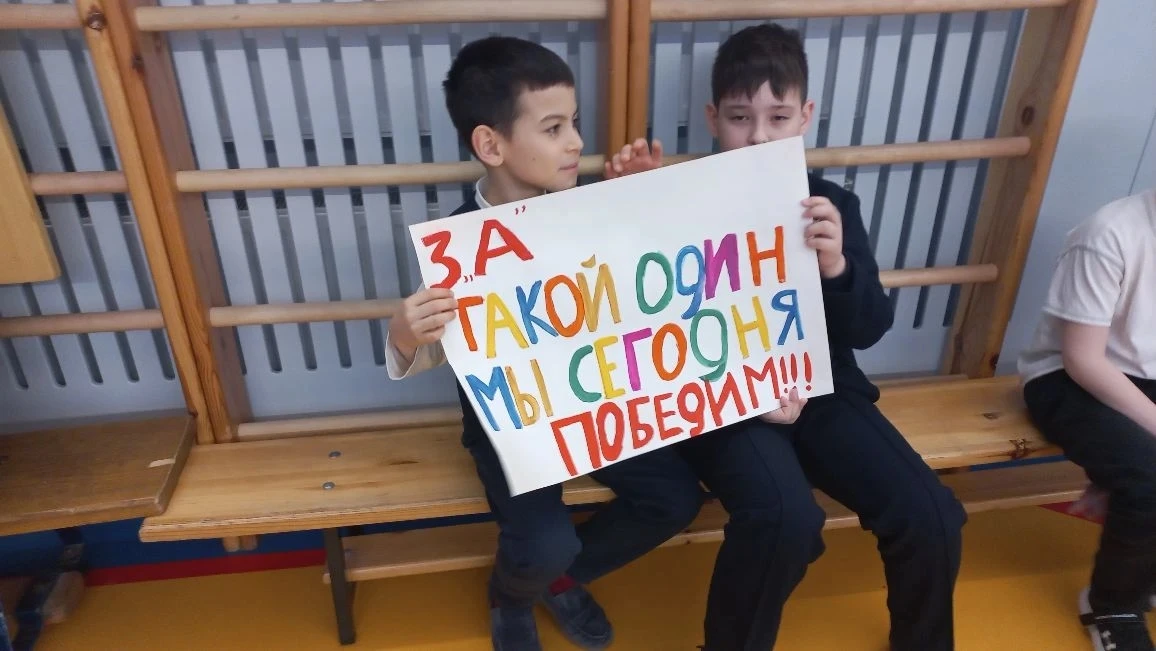 Всю неделю в историческом корпусе нашей школы проходил весенний спортивный праздник " А ну-  ка дево