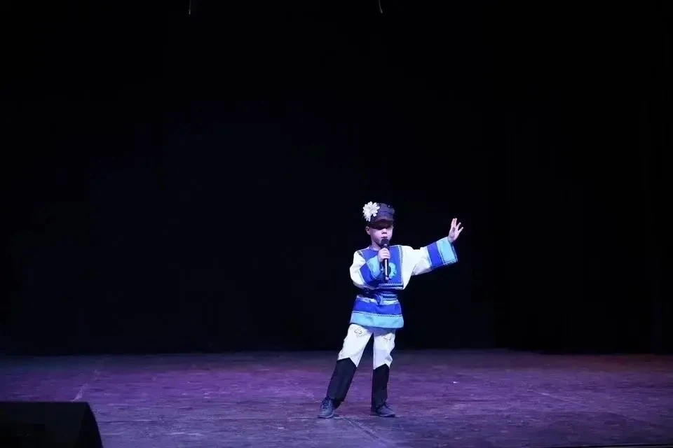 В дошкольном корпусе №11 зажглась новая звездочка! 🎤

Нашему воспитаннику Александру всего 6 лет, а