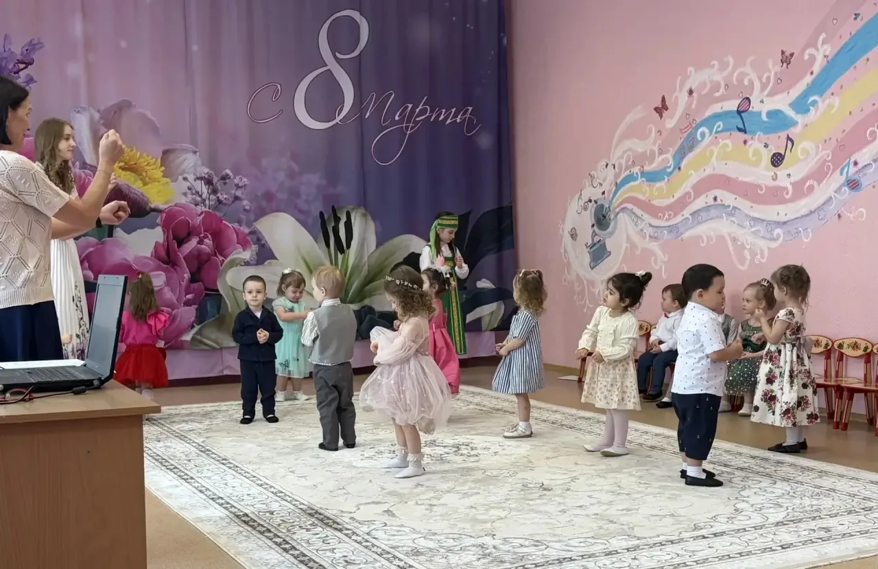 Сегодня в группе "Дельфинчики" ДО "Кораблик" прошел утренник, посвященный Международному женскому Дн