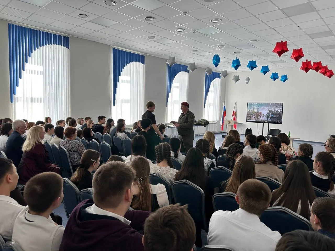 🇷🇺 Наш район с рабочим визитом посетил Герой России, депутат Саратовской облдумы Александр Янклович 
