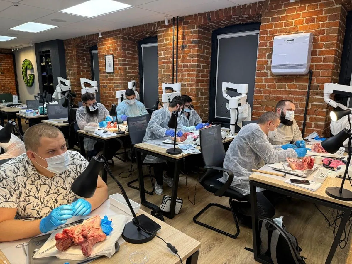 📍 Направленная костная регенерация барьерными мембранами и кортикальными пластинами. О...