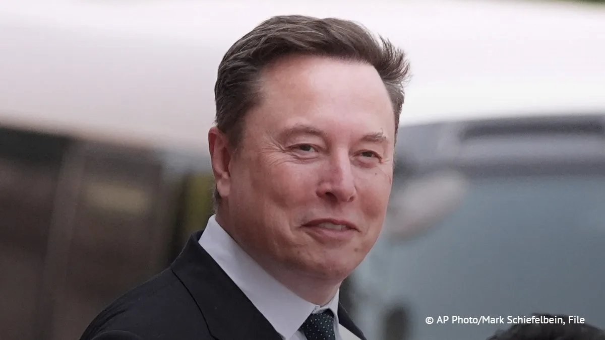 Илон Маск вновь стал триллионером на фоне роста стоимости акций Tesla и SpaceX, сообщае...