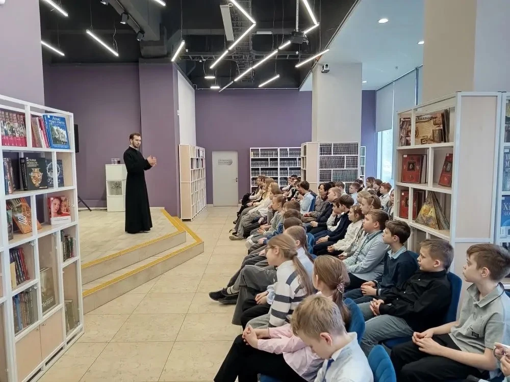 Духовно-нравственное воспитание 👇   Духовная беседа в библиотеке: гимназисты узнали о традициях Пасх