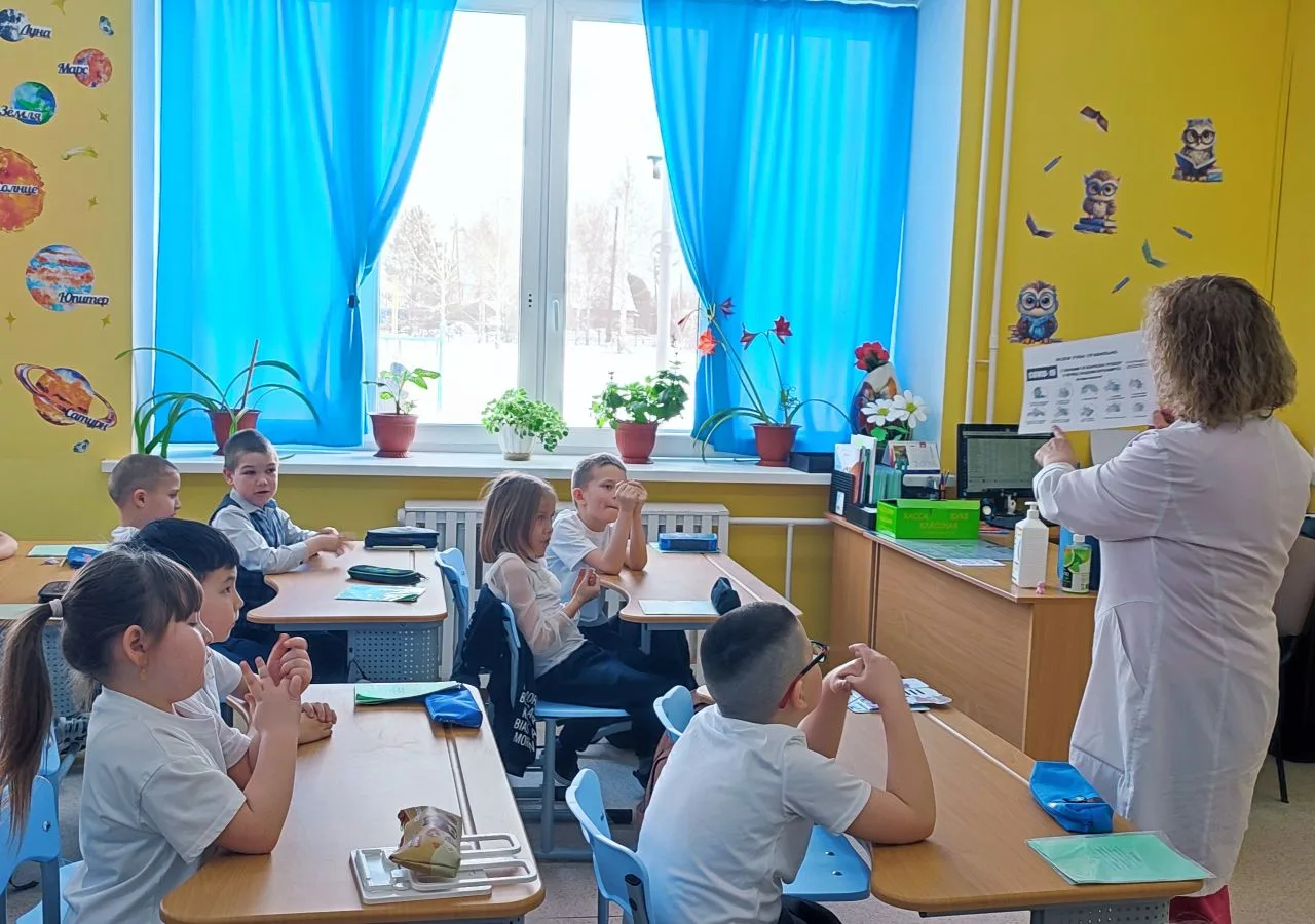🤲Мастер – класс "Моем руки правильно!"  💥Сегодня во  2В классе медицинский работник👩‍⚕ Ключко И.В. п