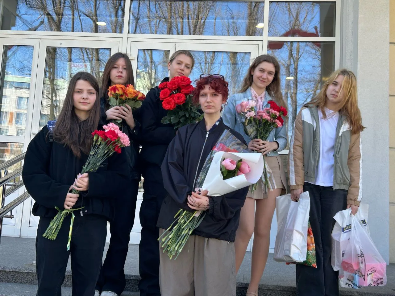 Благодарим всех участников акции «Цветы ветеранам»!  🌺 В преддверии Дня Победы мы вместе с вами пода