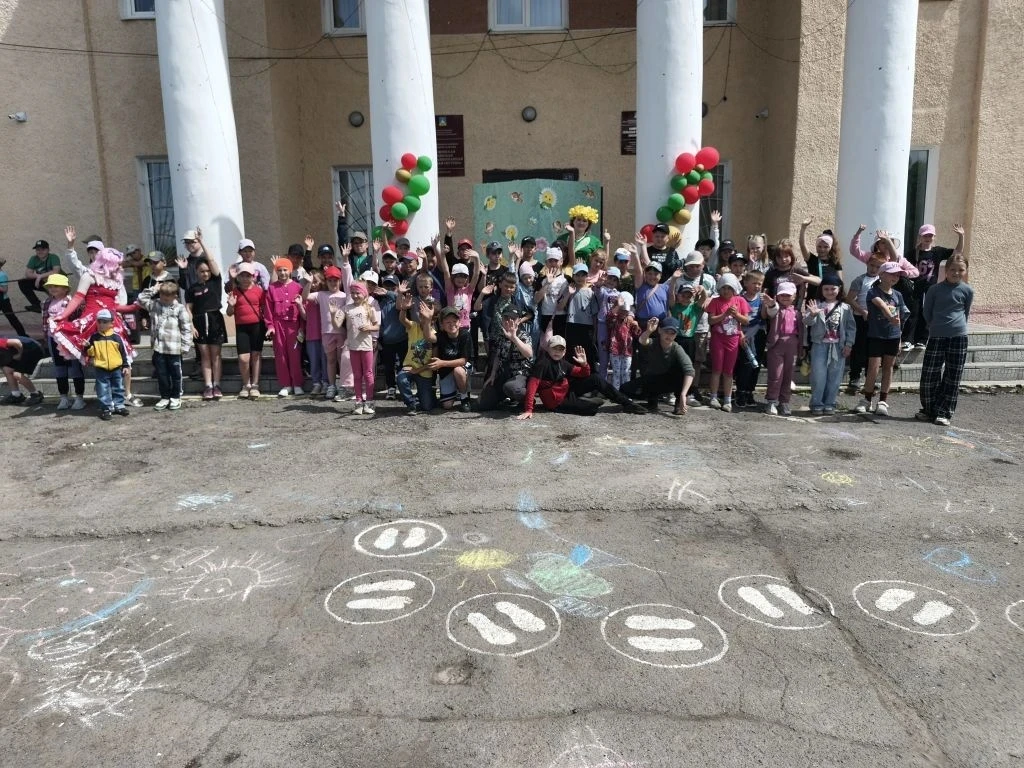 🎉 **УРА! ЛАГЕРЬ ОТКРЫТ — И СРАЗУ С ПРАЗДНИКОМ!** 🎉