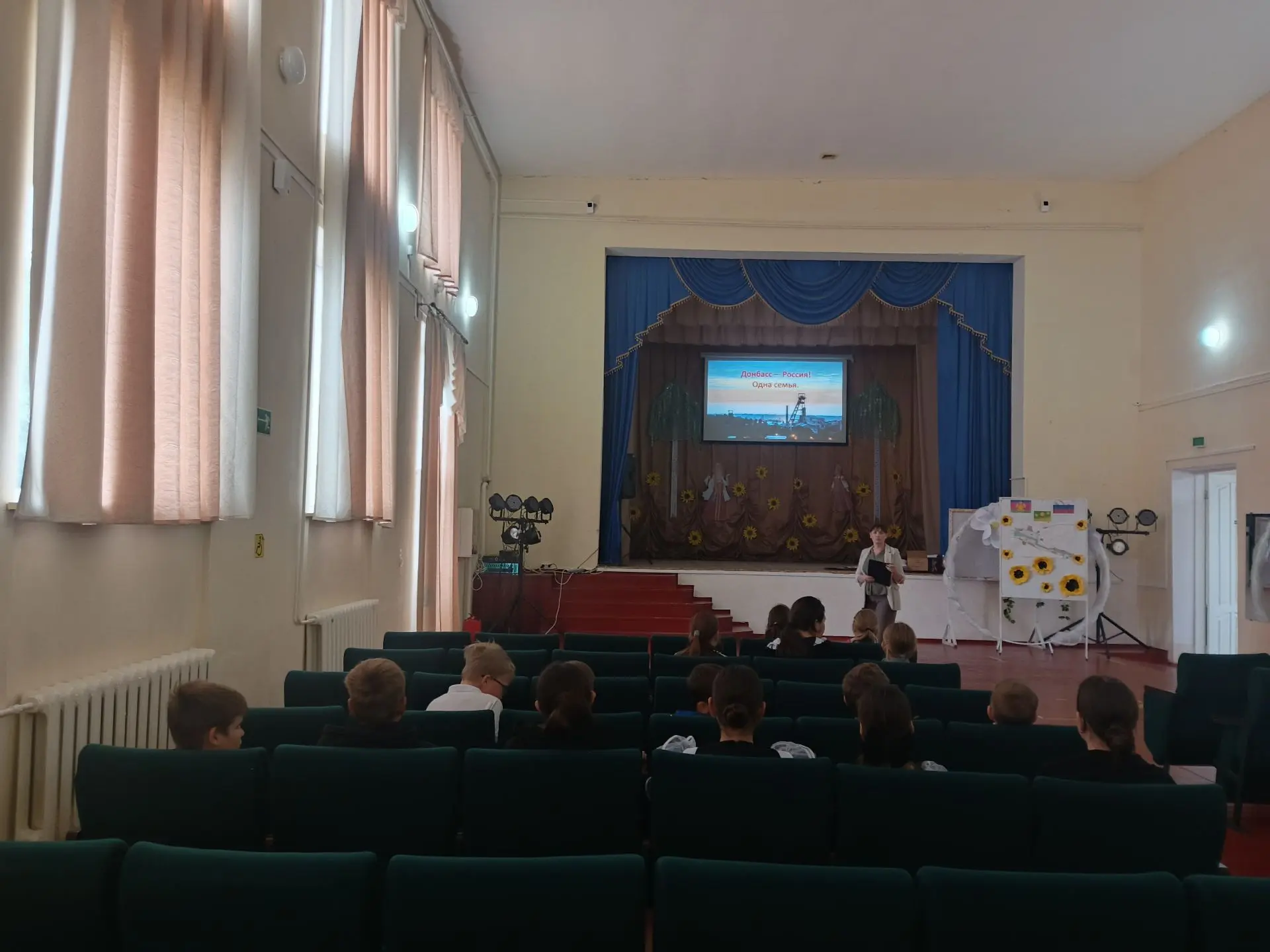 В МУК "ДК с.Ильинское"  прошел час истории "Донбасс-Россия! Одна семья", приуроченный к...