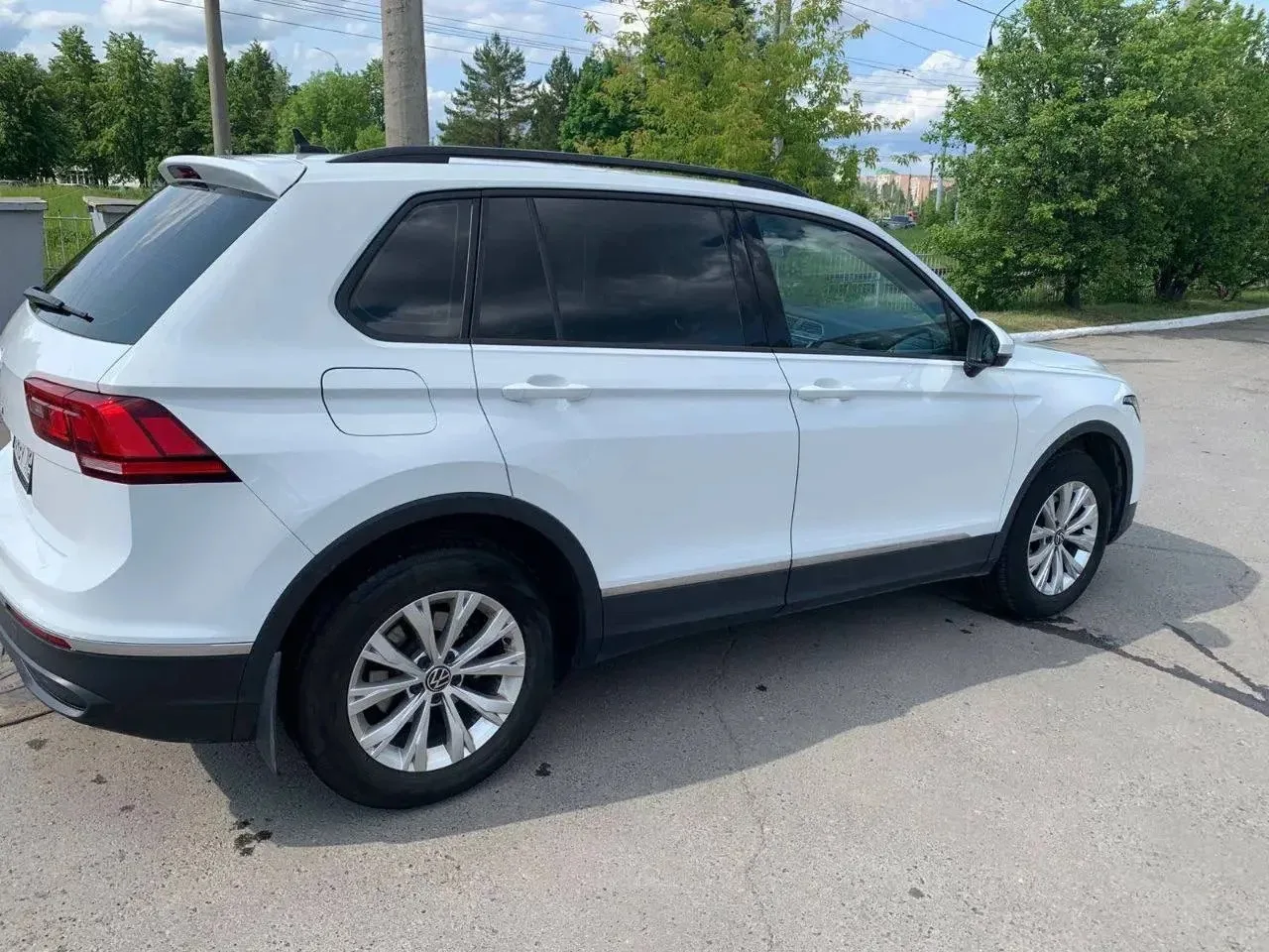 Volkswagen Tiguan  1.4(150л.с) АМТ 2021 год  Пробег: 33.000км родной Я второй хозяин в птс вписан , 