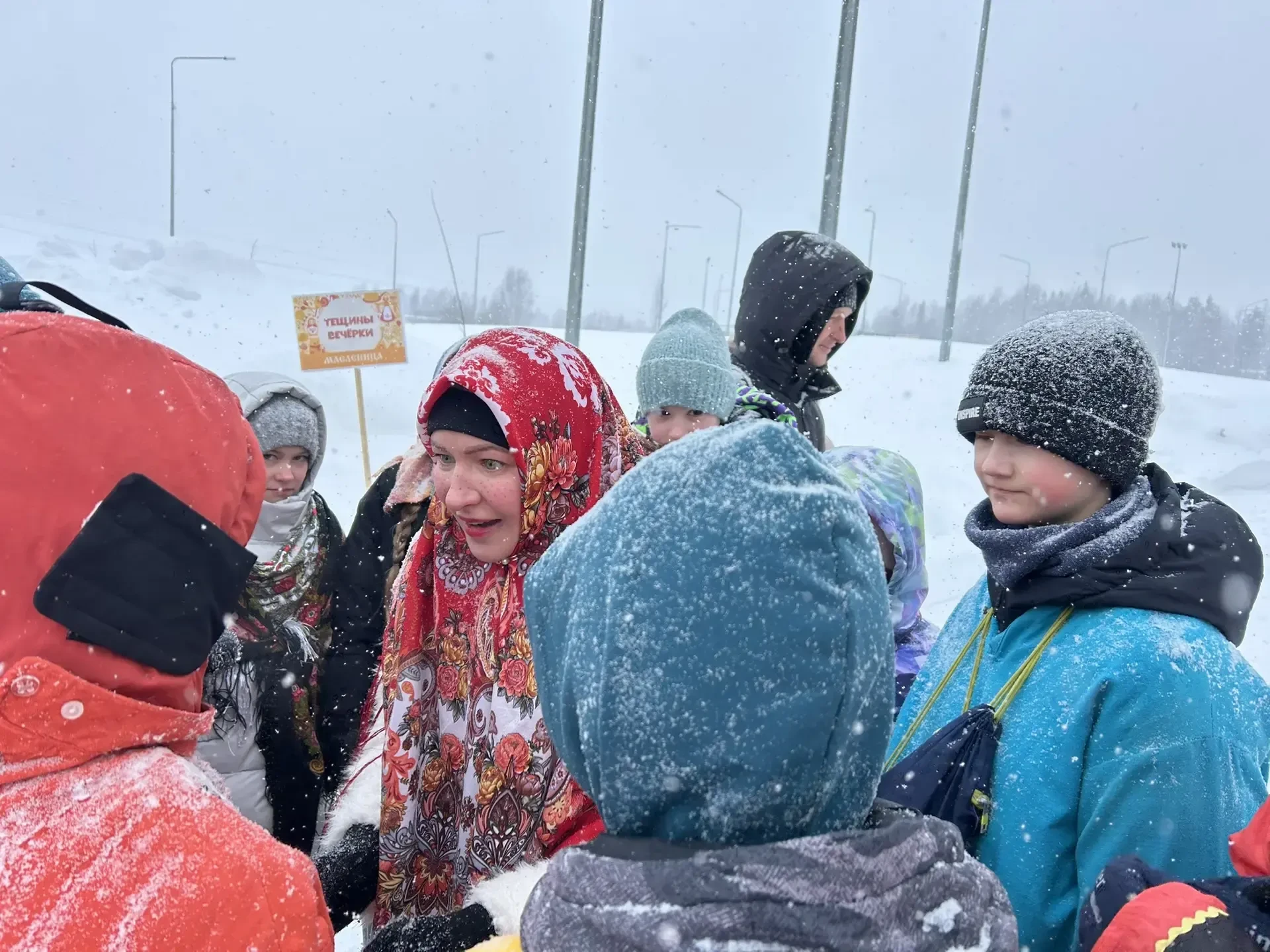 ❄Спорит, силой меряясь, Зимушка с Весной, Снегом заметала весь покров земной...  🥞Пятые классы приня