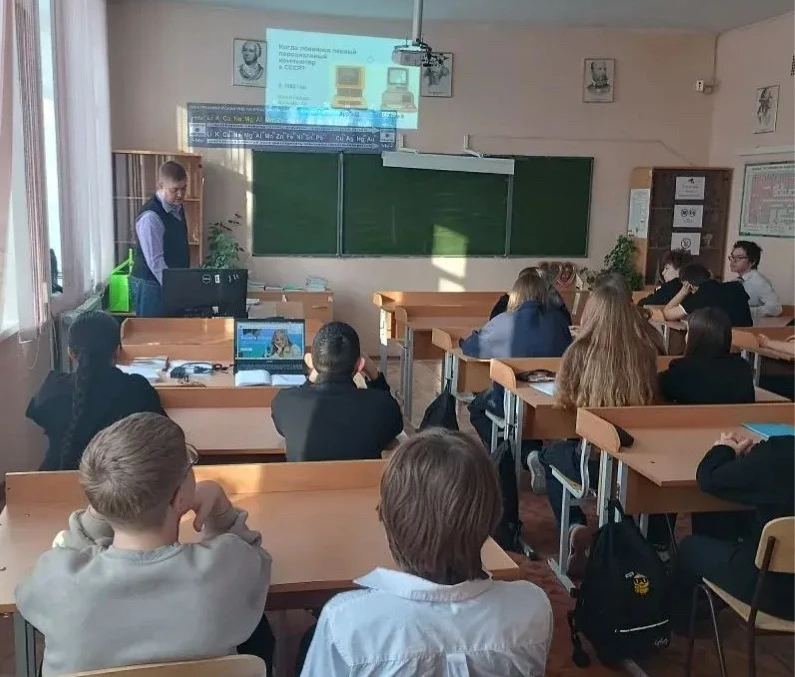 👨‍💻«ПРОФОРИЕНТАЦИЯ В МИРЕ IT»👨‍💻  🗒️6 февраля на уроке экономики в 7в классе прошло профориентационн