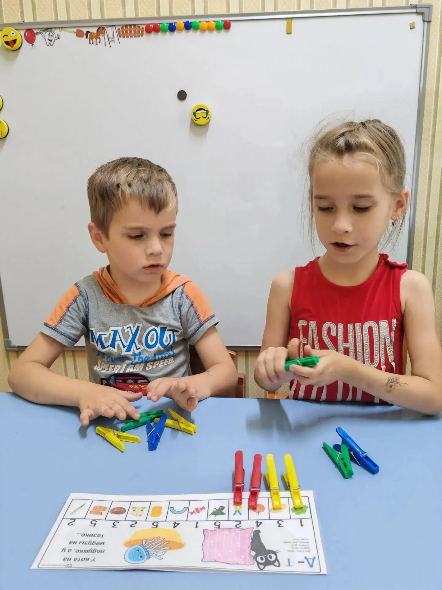 Игрыем с логопедом.