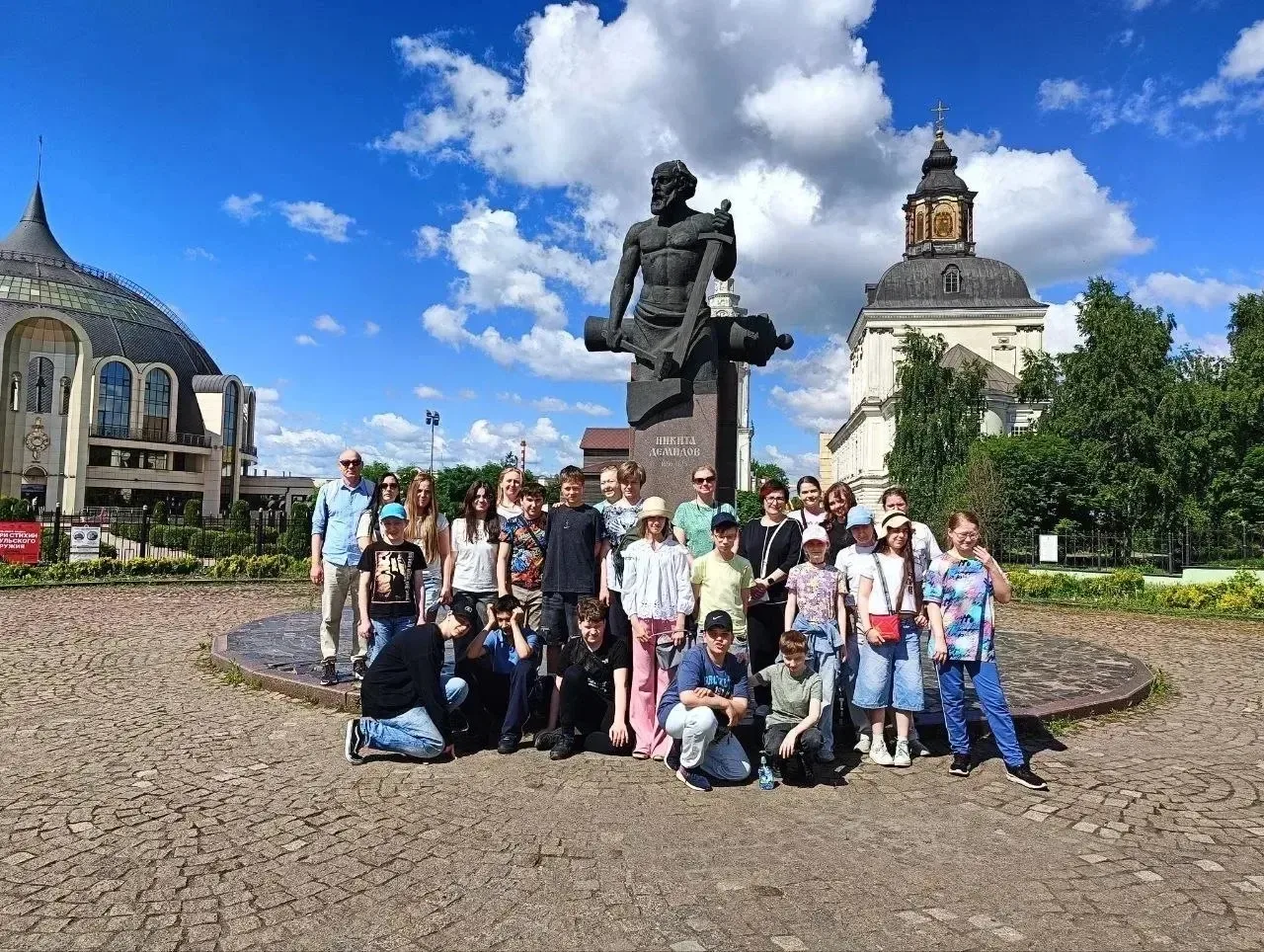 🚌 Традиция 6А класса — совместная поездка детей и родителей в конце учебного года.