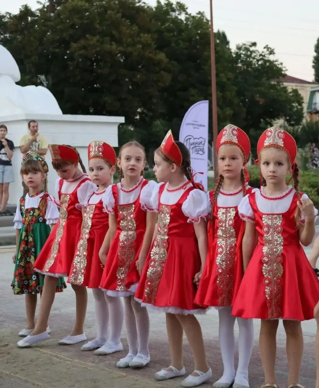 Учебные будни еще не успели войти в привычное русло, а наши девочки уже вовсю собирают ...