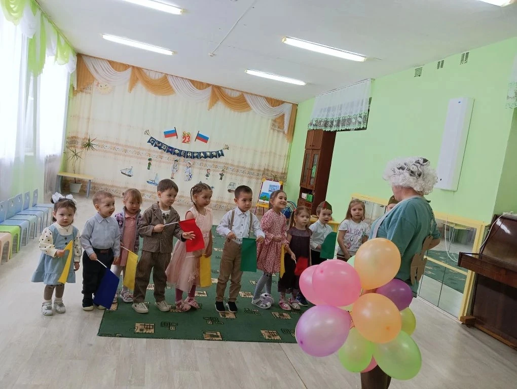 Ну а сегодня мы поздравили наших пап и дедушек и всех наших гостей с Наступающим Днём З...