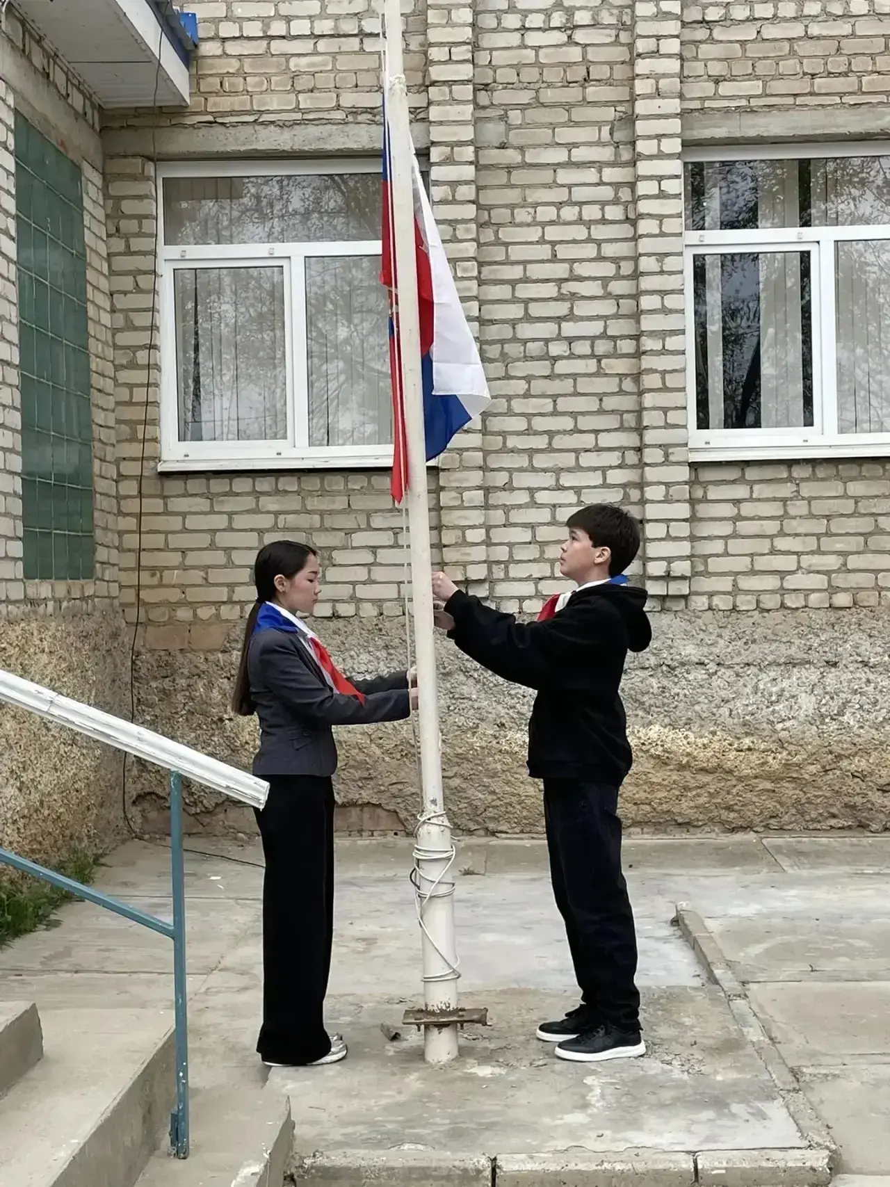 🇷🇺Понедельник, 20 апреля: торжественная линейка и «Разговоры о важном»