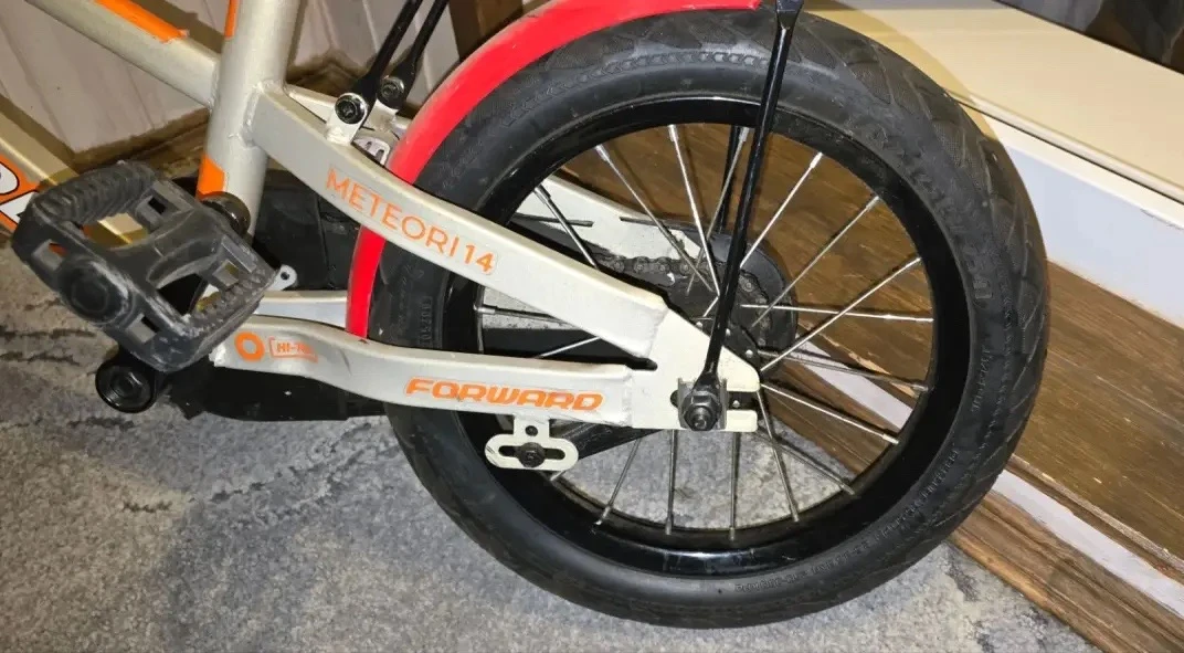 Продам велосипед Forward Meteor 14. Колёса 14×2,125.
