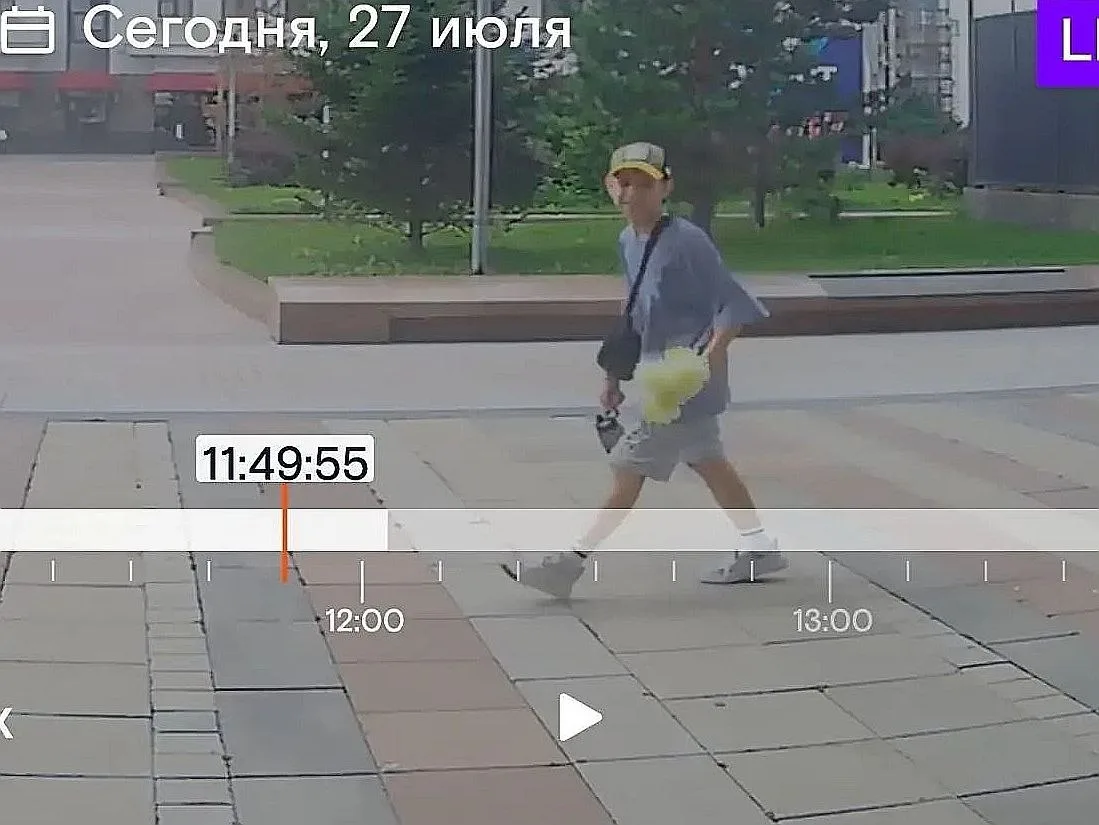 ❗Опубликовано по просьбе жителей:

Чей подросток сорвал на аллее гортензии, трудом посаженные, выращ