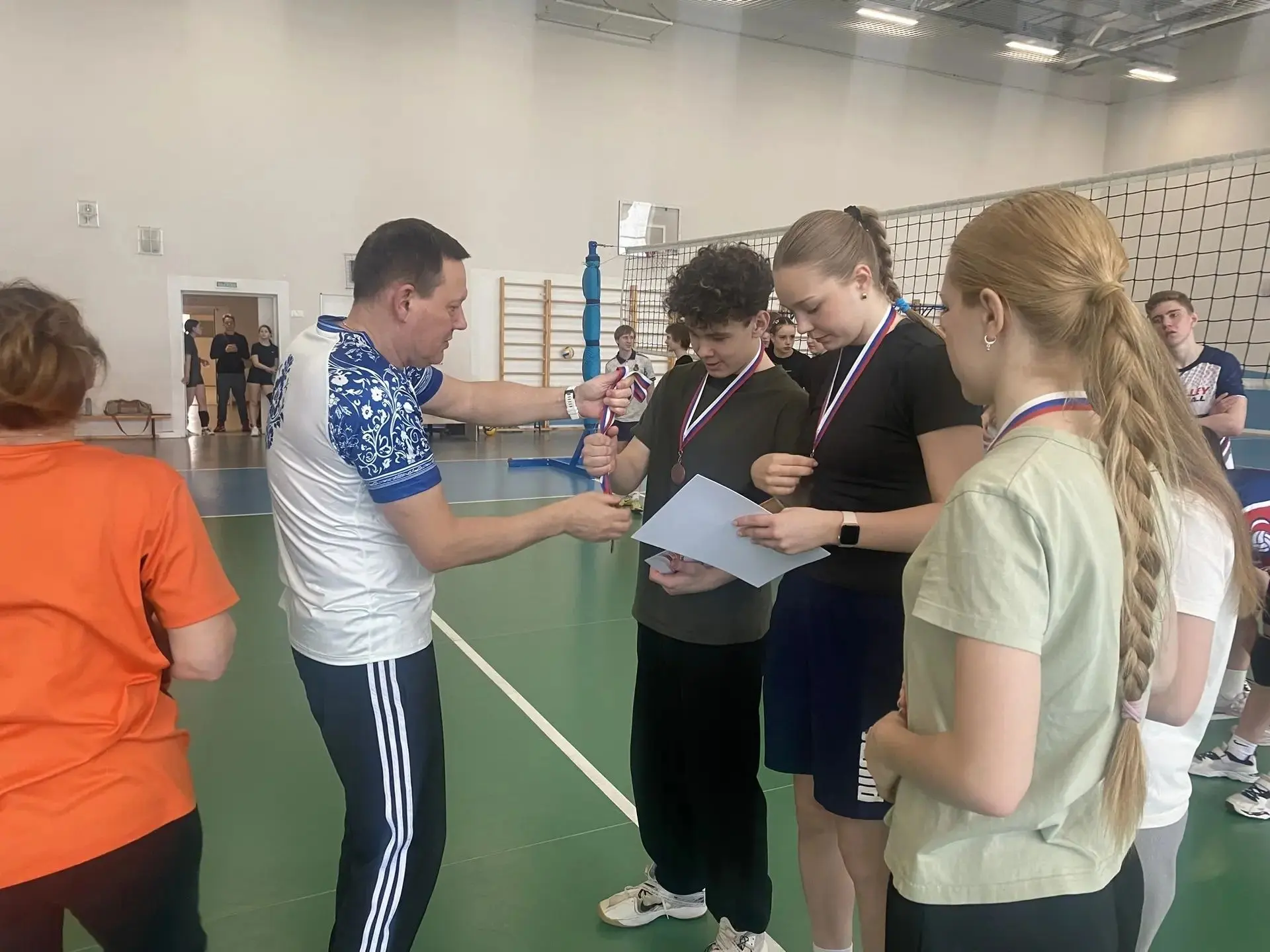 В  ежегодном  турнире  «Золотой мяч»  среди девяти команд Пушкинского района  команда гимназии № 406