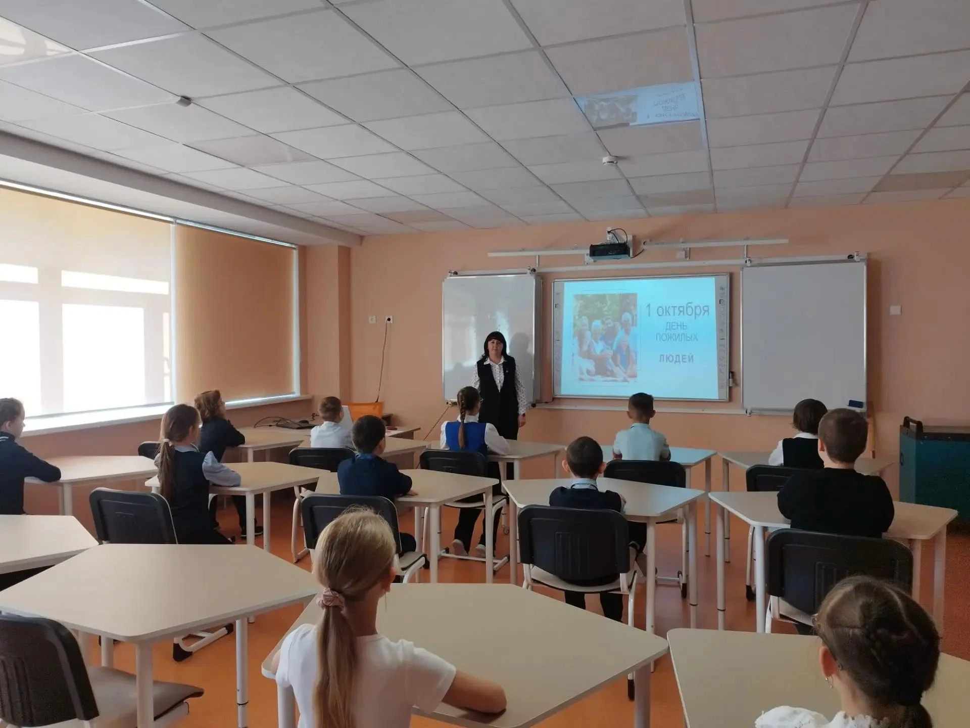 ❤️ С теплом о главном: 3 «Б» поздравляет старшее поколение!❤️