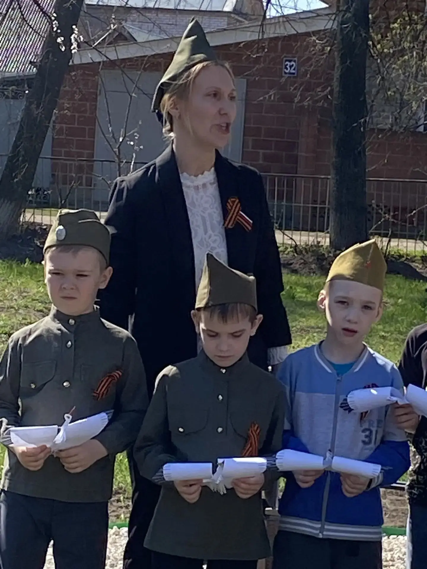 🔥🌸❤️ "А мы не стали памяти перечить                                  И, вспомнив дни ...