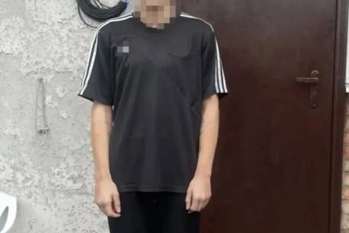 Сын в г. Шахты украл у матери золотые серьги и 15 тысяч рублей