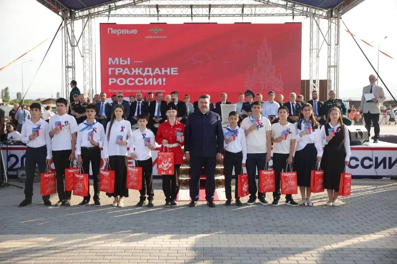 В преддверии дня России официальное открытие парка "Патриот" с площадками для интерактивных игр и об