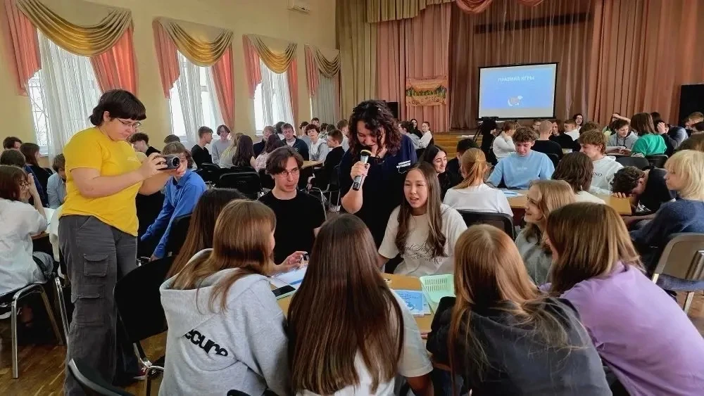 📅 27 марта к нам в школу, в гости к туристскому клубу «Прометей», приехали сотрудники Лаборатории пу