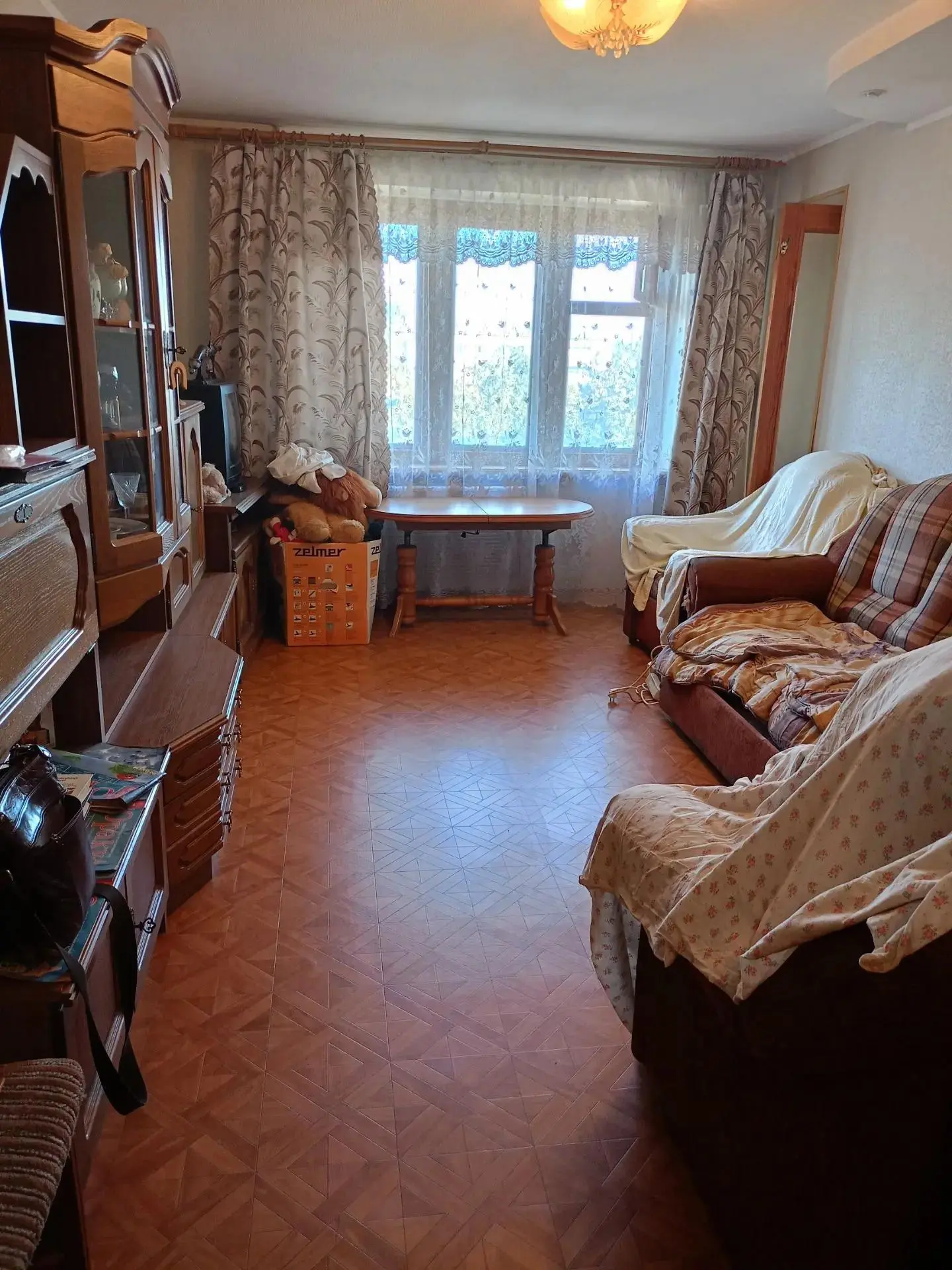 Продам 3-ком. кв-ру, пр-т Победы 72, 4/7, кирпичный дом, р-он Исполкома, лифт работает,...