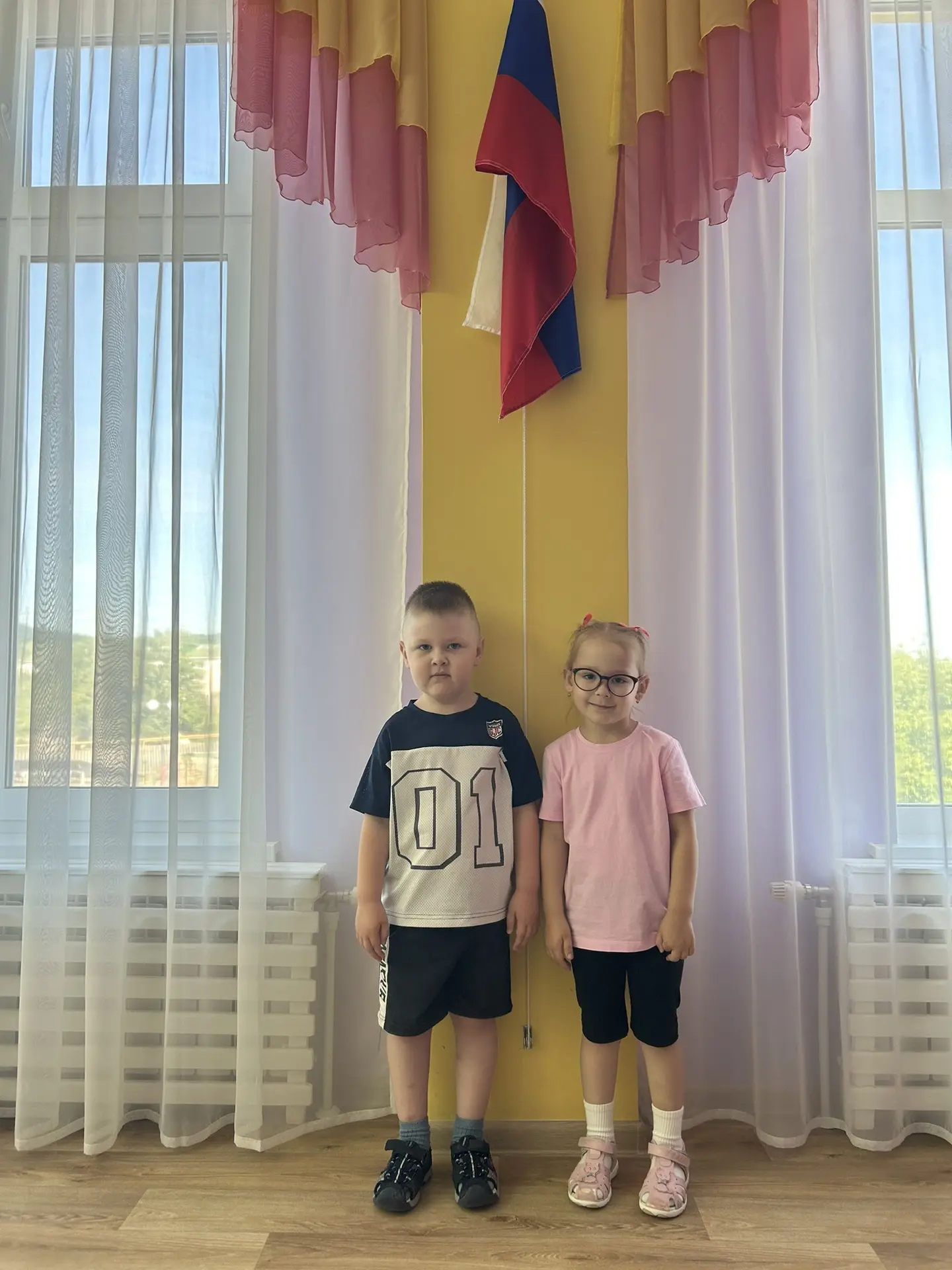 🇷🇺 По традиции утро понедельника в нашем ДОУ начинается с поднятия флага Российской Ф...