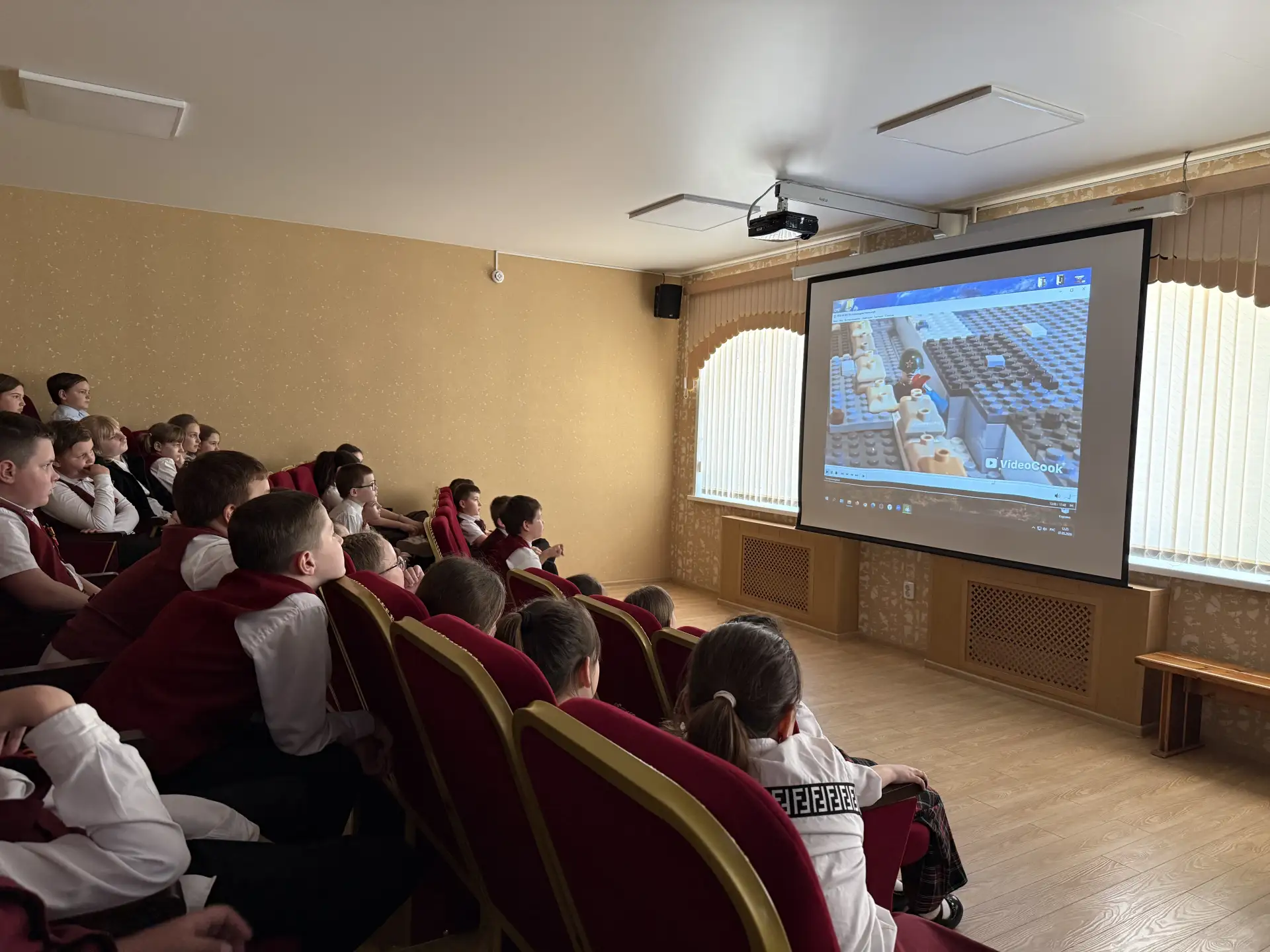 🏫 В необычной форме прошел урок мужества для учащихся 1-4 классов на отделении педагогики Ейского по