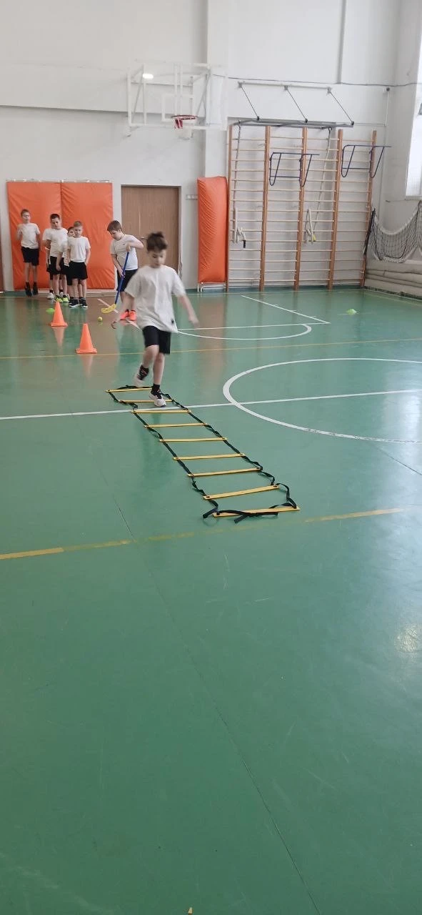 Ученики вторых классов приняли участие в полосе препятствий на время 💪  Соревнуюсь в различных испыт