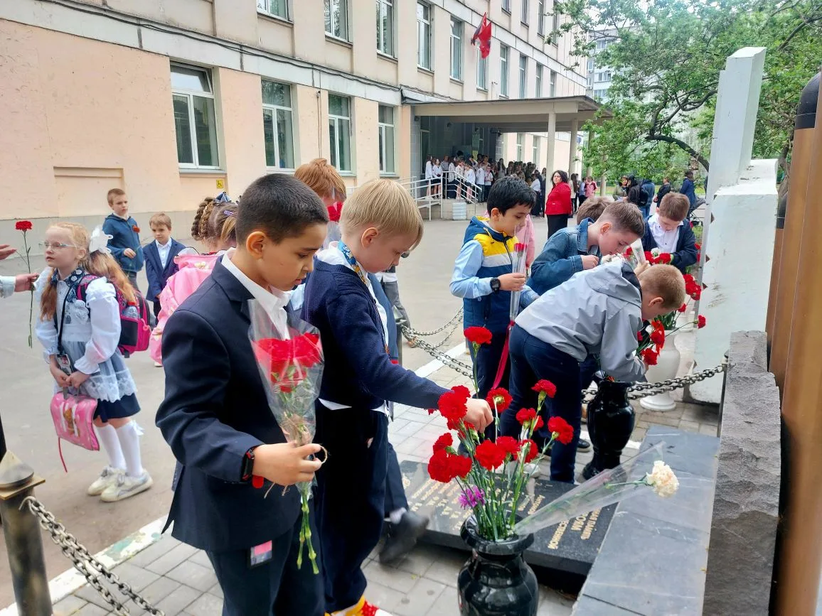 АКЦИЯ «КРАСНЫЕ ГВОЗДИКИ»  🌟 В честь 81-й годовщины Победы в Великой Отечественной войне 7 и 8 мая на