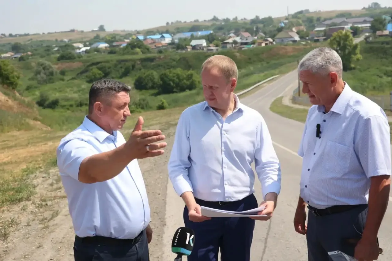 В Шелаболихинском районе заехал вместе с депутатами «Единой России» на предприятие «Поб...
