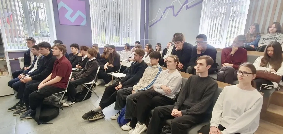 🚀 «С Байконура — к звёздам»: встреча десятиклассников с ветераном космодрома Ученики 10 космического