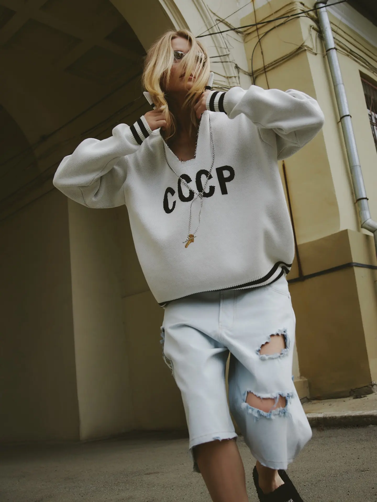 Понедельник стильный 🤍
SelSovet style 

[контакт скрыт]
Свитер- легенда СССР чб