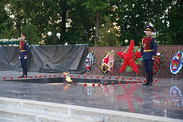22 июня в День памяти и скорби во Владимире состоялась традиционная акция «Свеча памяти» и возложени
