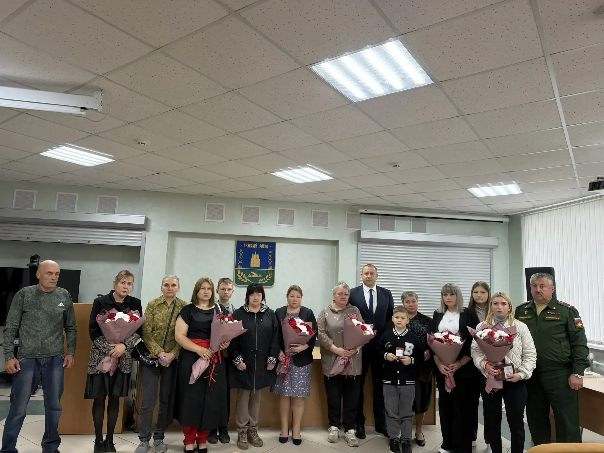 🕊 В Брянском районе вручили государственные награды семьям героев СВО