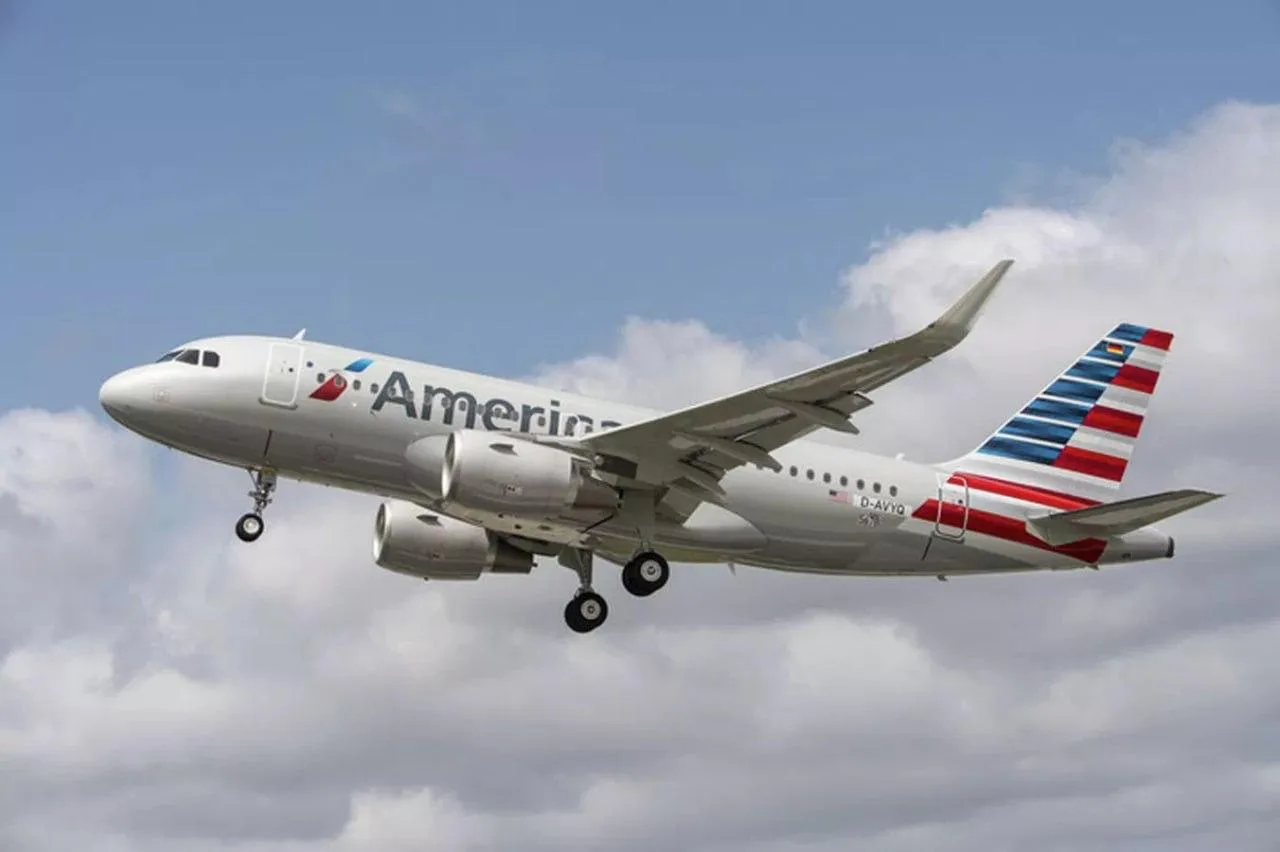 🇺🇸 Сломавшиеся туалеты вынудили самолет American Airlines экстренно сесть в Нью-Йорке...