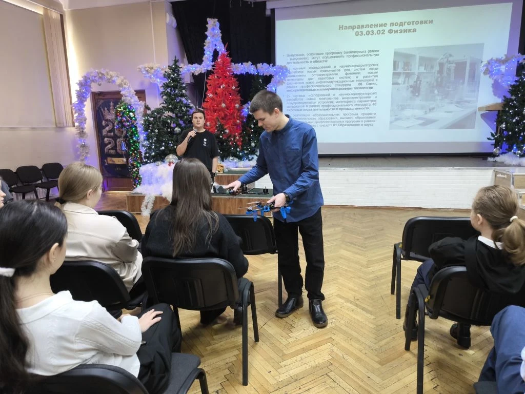 14.01 представители КубГУ провели встречу с обучающимися 11х классов. Пригласили желающих посвятить 