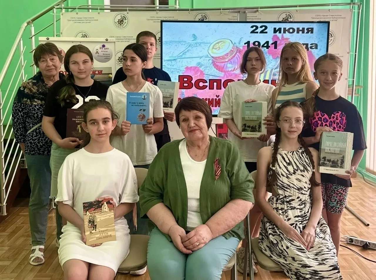 🕯 В преддверии 85-й годовщины начала Великой Отечественной войны сотрудники отдела «Мир подростка» 