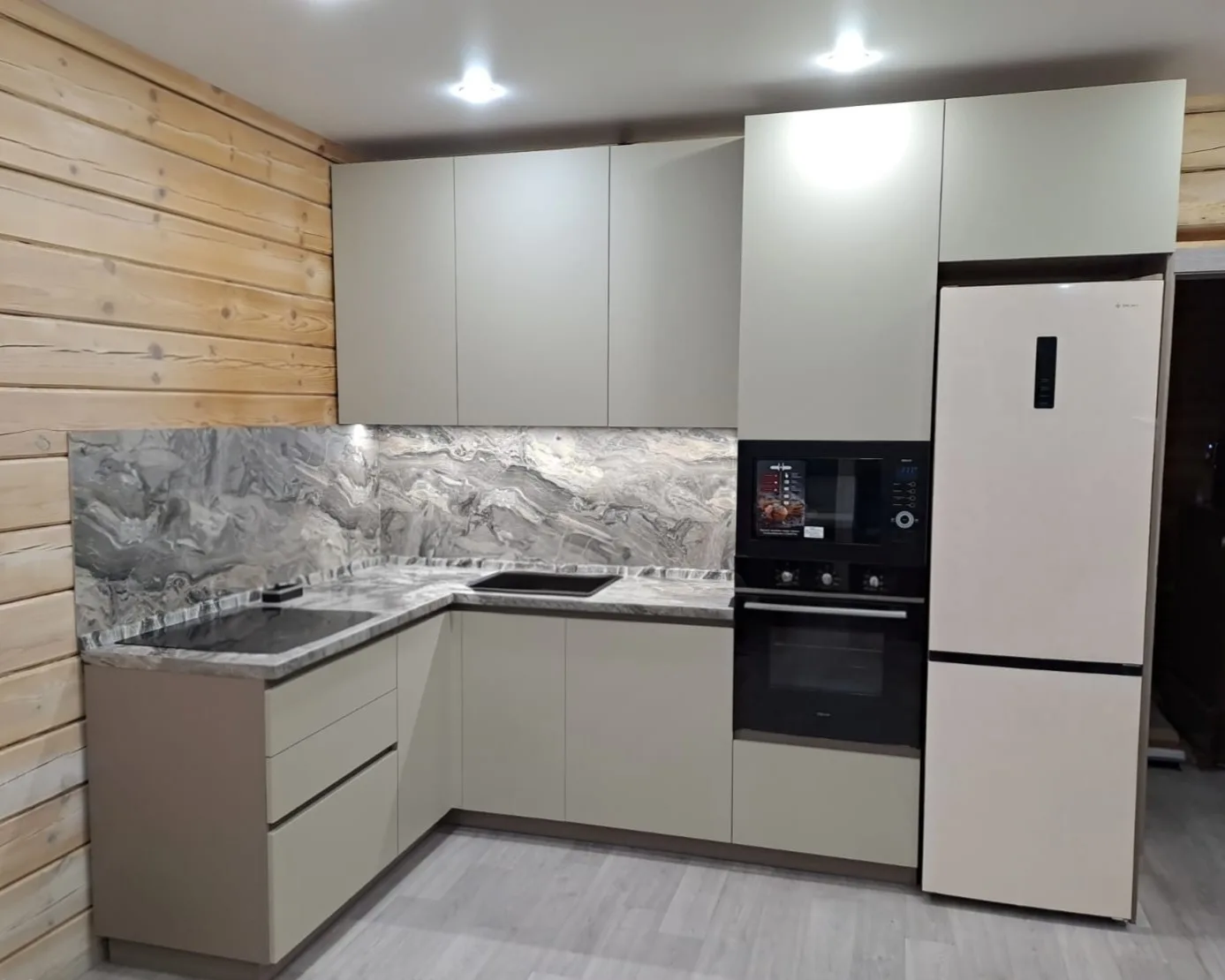 Делимся реализованным проектом для загородного дома. Мы создали кухню, которая дышит ую...